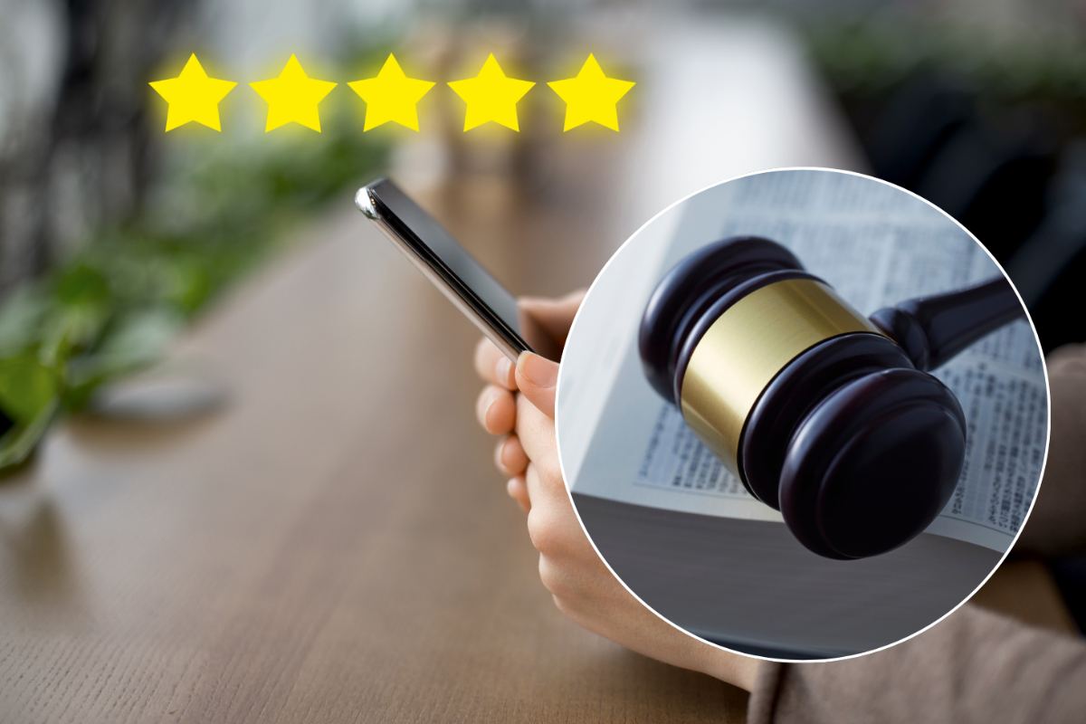 persona con smartphone, 5 stelle e martello giudice