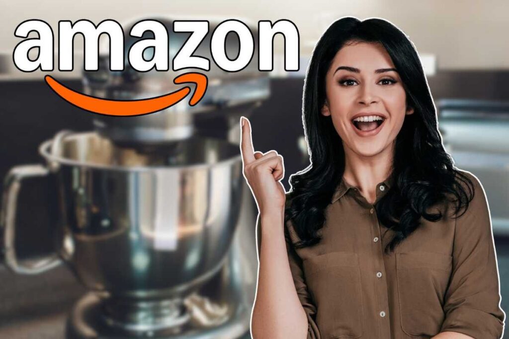 donna in primo piano, logo amazon e robot da cucina